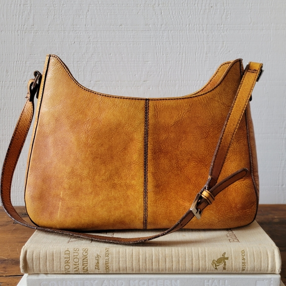 Vintage Etienne Aigner leather purse. - Picture 6 of 12